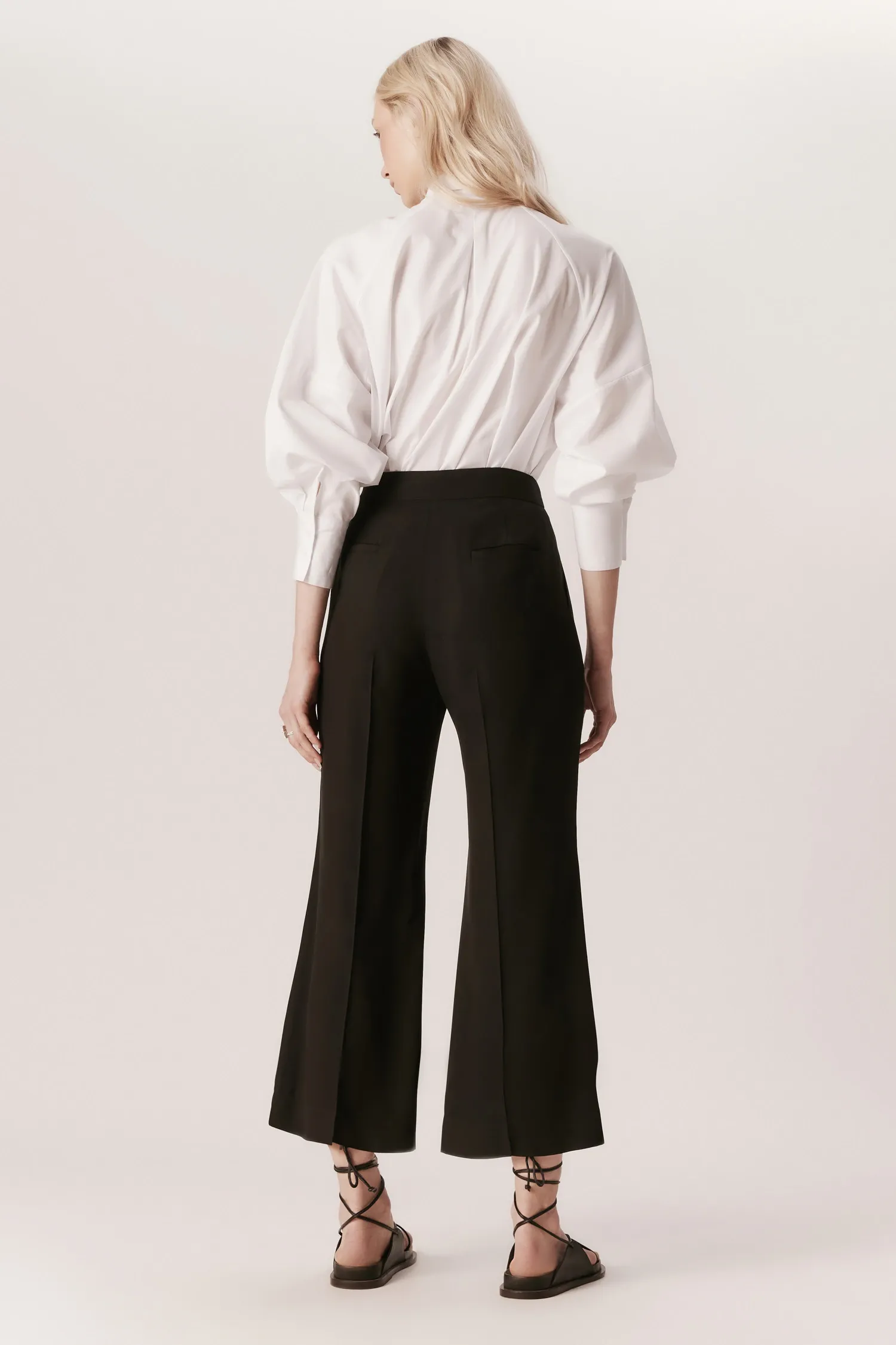 007340_CALCA_CREPE_FLARE_CURTA_PRETO_ANDREAMARQUES -4-